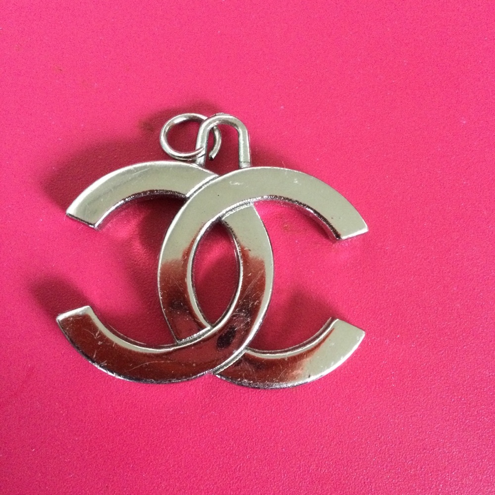 Zipper pull